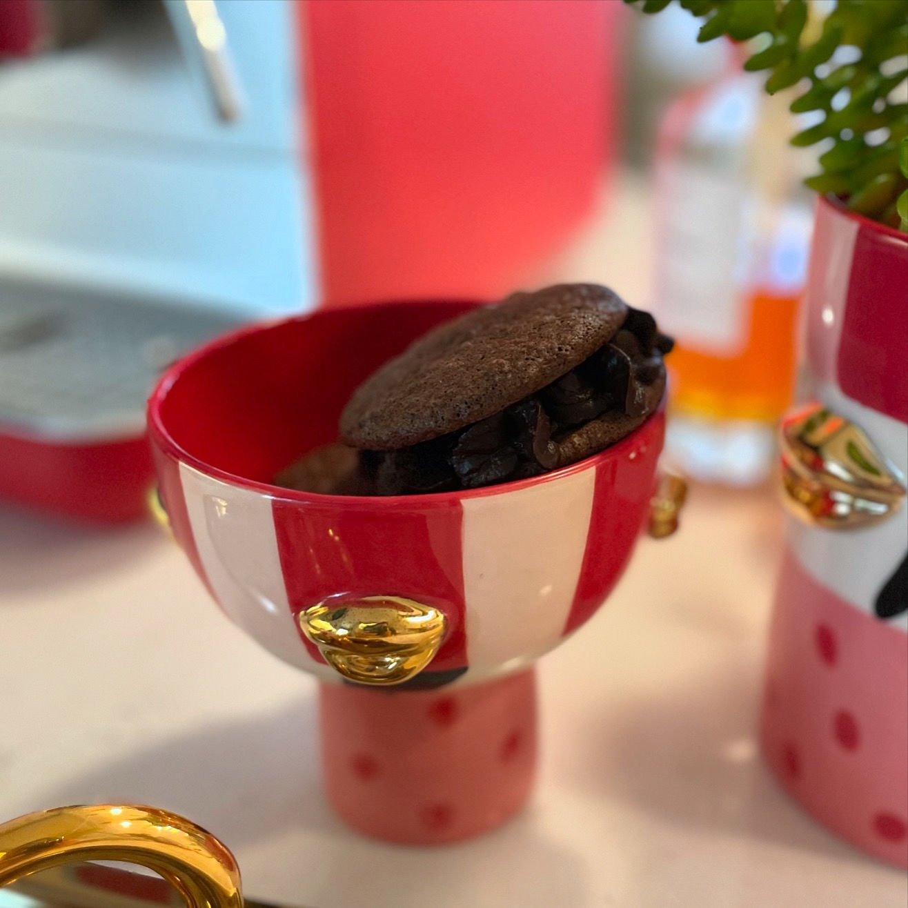 Pembe Kırmızı Dudaklı Ayaklı Mini Kase