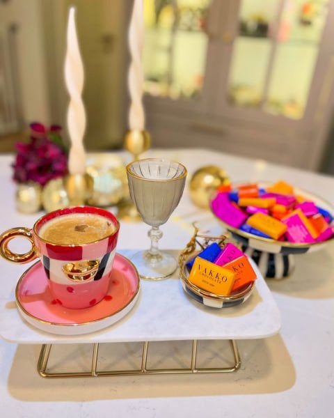 Pembe Kırmızı Dudaklı Türk Kahvesi Fincanı-Konik