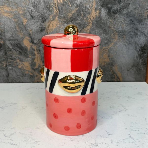 Pembe Kırmızı Dudaklı Kavanoz