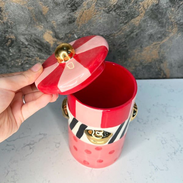 Pembe Kırmızı Dudaklı Kavanoz