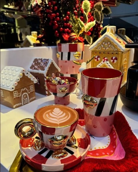 Pembe Kırmızı Dudaklı Vazo