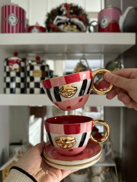 Pembe Kırmızı Dudaklı Çay Fincanı