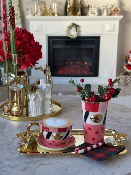 Pembe Kırmızı Dudaklı Çay Fincanı