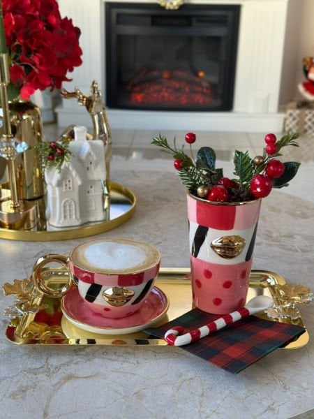 Pembe Kırmızı Dudaklı Çay Fincanı