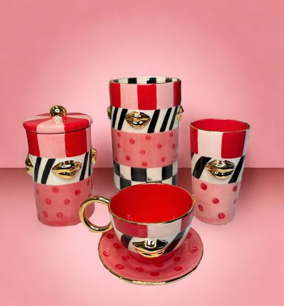 Pembe Kırmızı Dudaklı Çay Fincanı