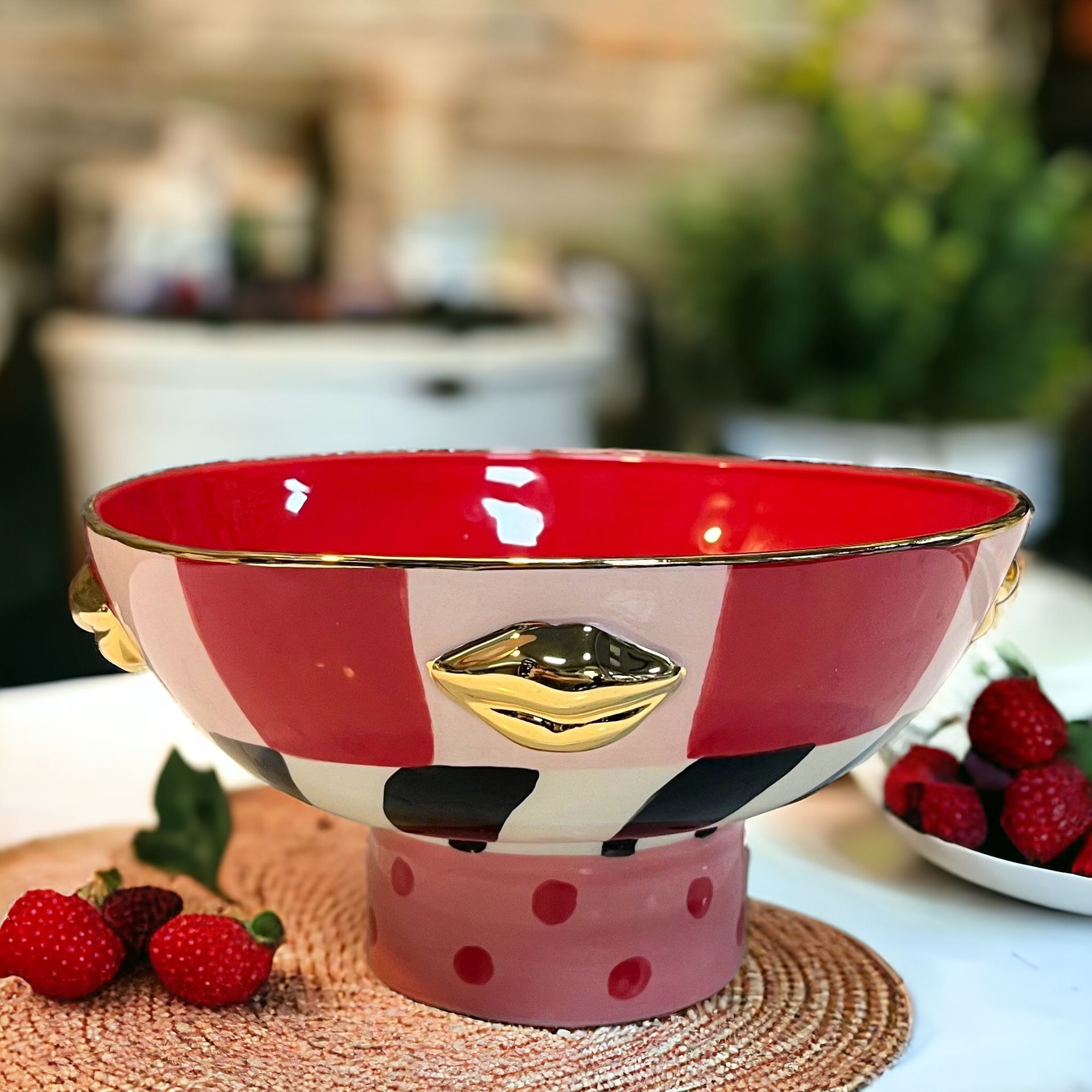 Pembe Kırmızı Dudaklı Ayaklı Kase