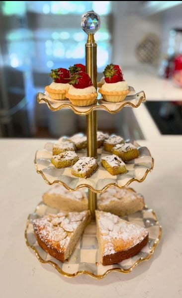 Fırfırlı Üç Katlı İkramlık