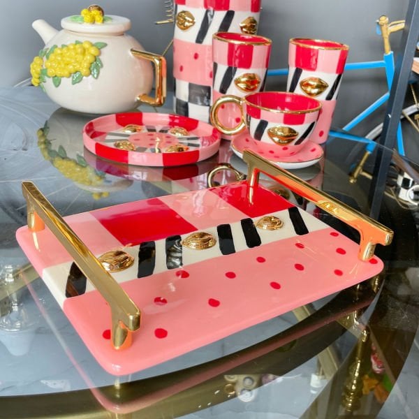 Pembe Kırmızı Dudaklı Kahve Standı