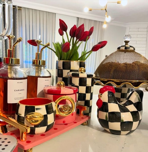 Pembe Kırmızı Dudaklı Kahve Standı